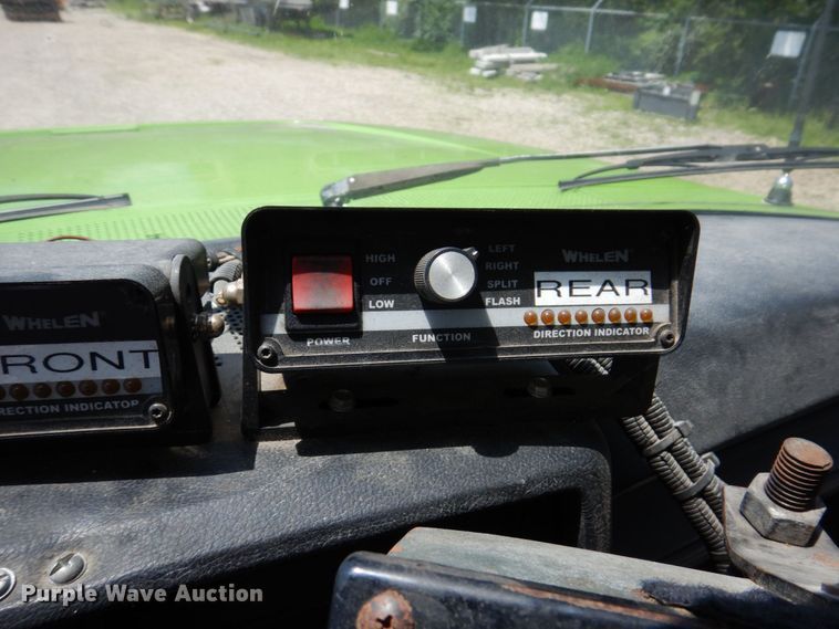 image for item KR9315 1995 Ford F800  oil distributor truck