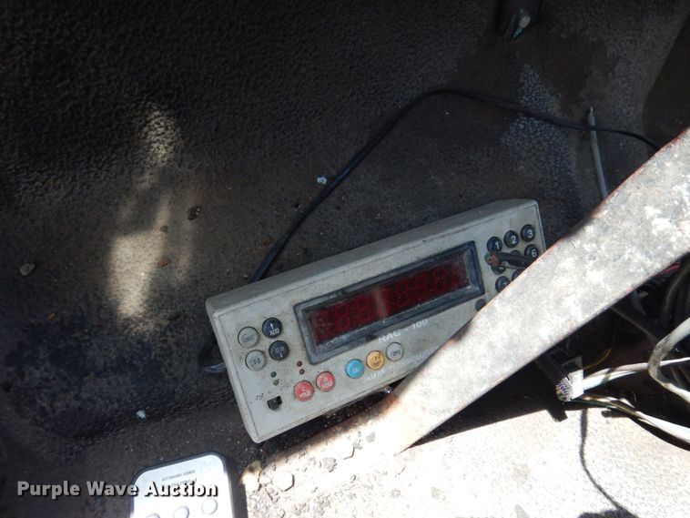 image for item KR9315 1995 Ford F800  oil distributor truck