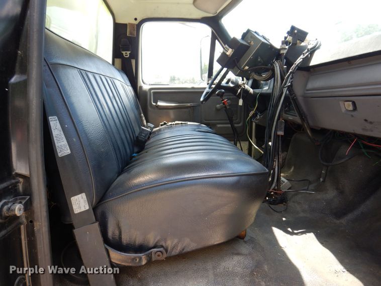 image for item KR9315 1995 Ford F800  oil distributor truck