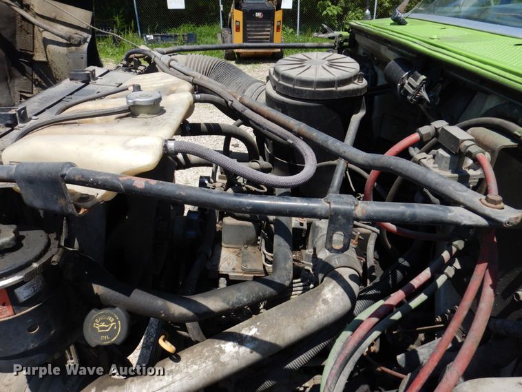 image for item KR9315 1995 Ford F800  oil distributor truck