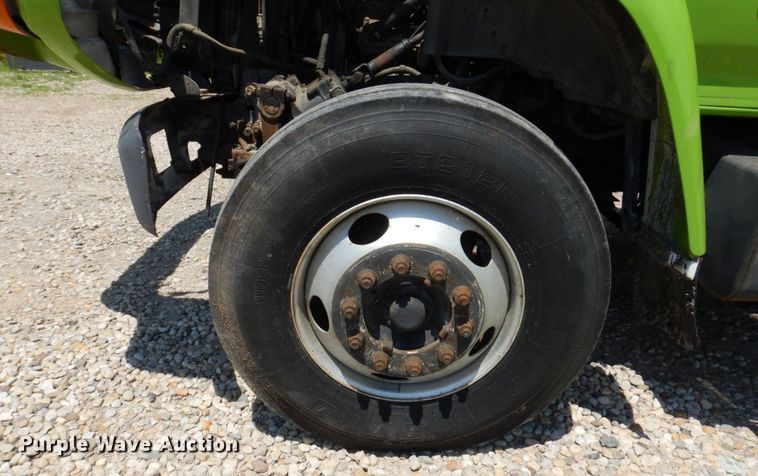 image for item KR9315 1995 Ford F800  oil distributor truck