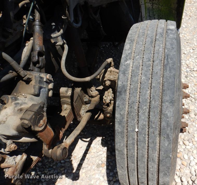 image for item KR9315 1995 Ford F800  oil distributor truck