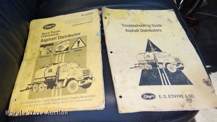 image for item KR9315 1995 Ford F800  oil distributor truck