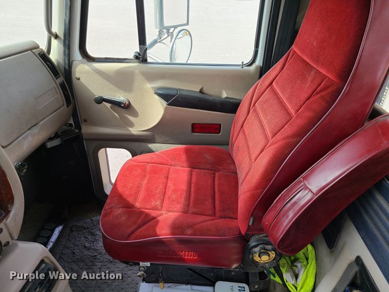 image for item L1263 2002 Mack CH613  semi truck