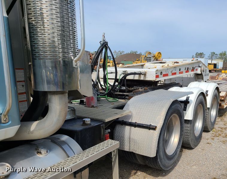 image for item L1263 2002 Mack CH613  semi truck