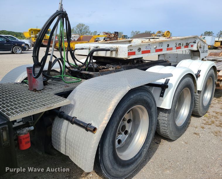 image for item L1263 2002 Mack CH613  semi truck