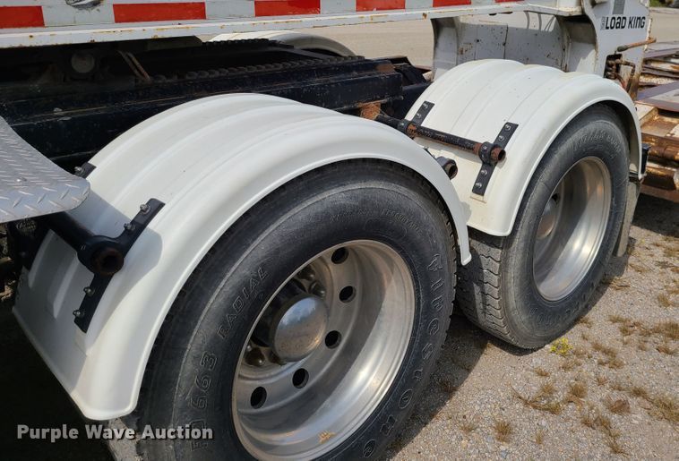 image for item L1263 2002 Mack CH613  semi truck