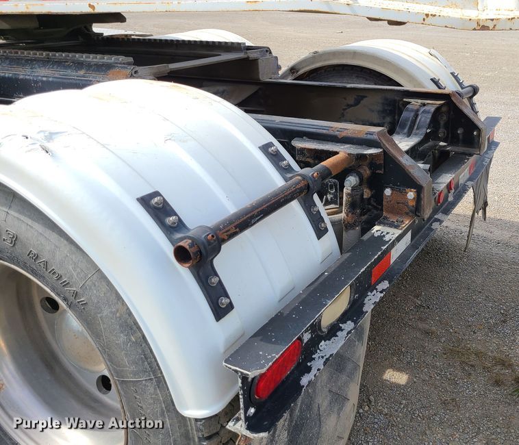 image for item L1263 2002 Mack CH613  semi truck