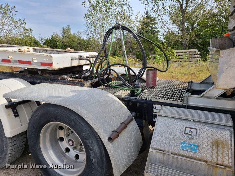 image for item L1263 2002 Mack CH613  semi truck