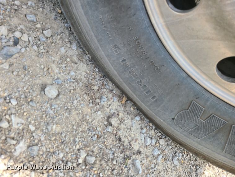 image for item L1263 2002 Mack CH613  semi truck