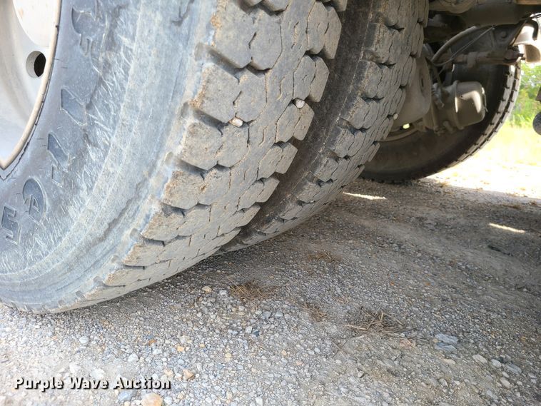 image for item L1263 2002 Mack CH613  semi truck