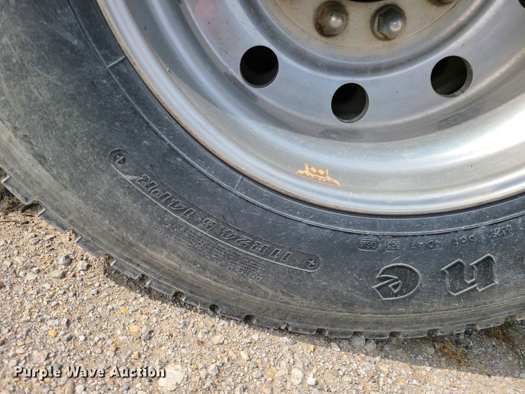 image for item L1263 2002 Mack CH613  semi truck