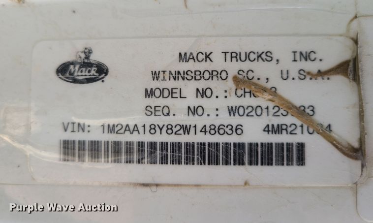 image for item L1263 2002 Mack CH613  semi truck