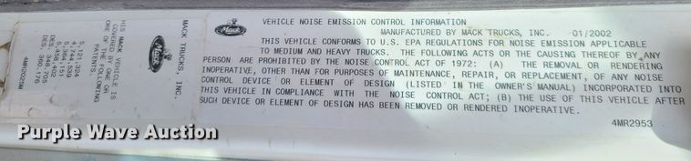 image for item L1263 2002 Mack CH613  semi truck