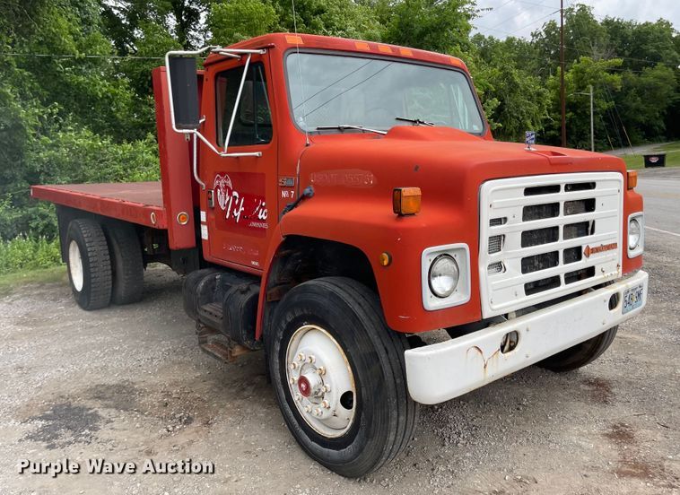 image for item LF9054 1987 International S1900  flatbed truck