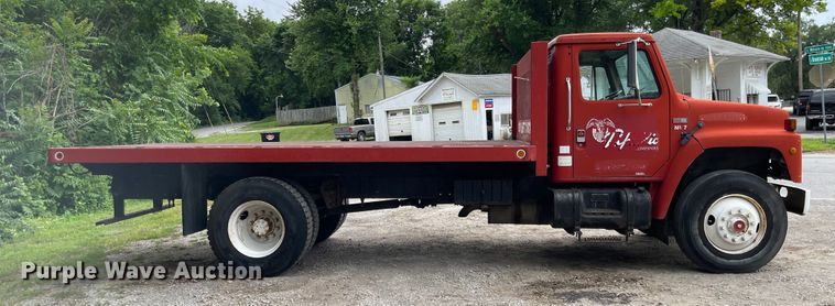 image for item LF9054 1987 International S1900  flatbed truck