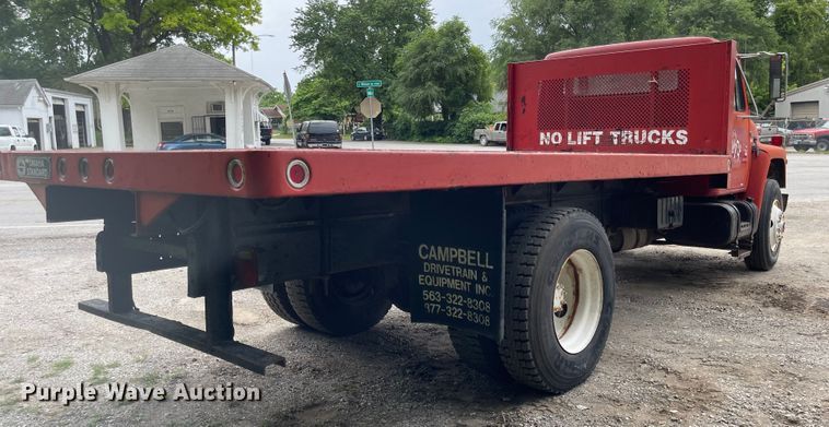 image for item LF9054 1987 International S1900  flatbed truck