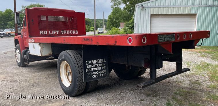 image for item LF9054 1987 International S1900  flatbed truck
