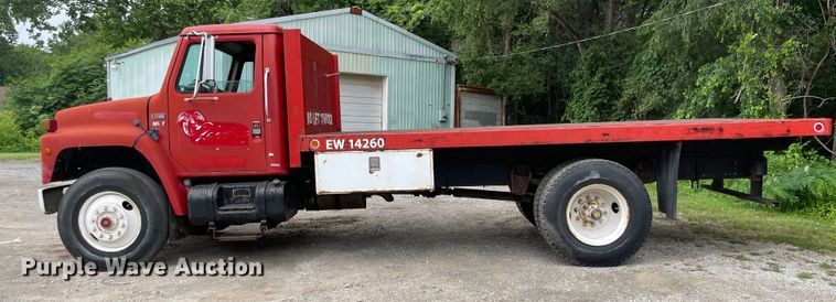 image for item LF9054 1987 International S1900  flatbed truck