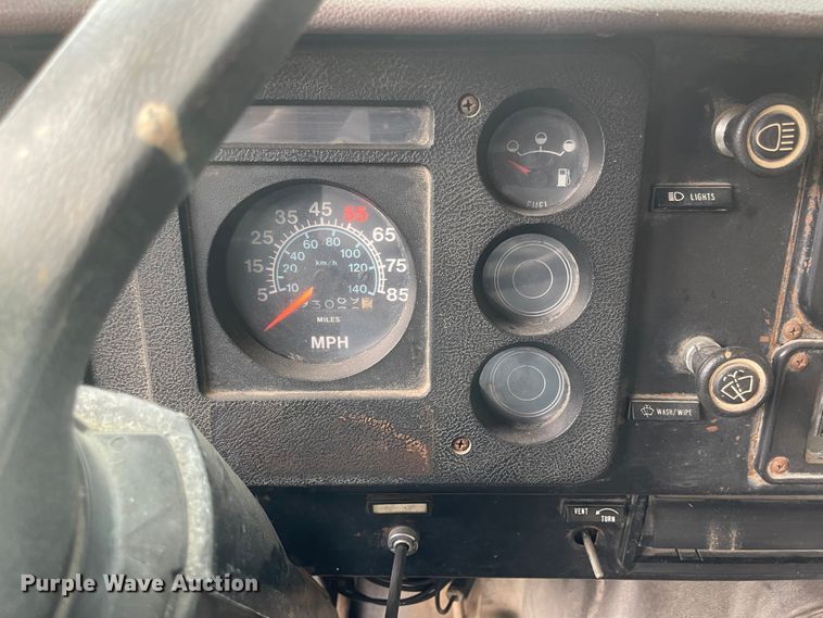image for item LF9054 1987 International S1900  flatbed truck