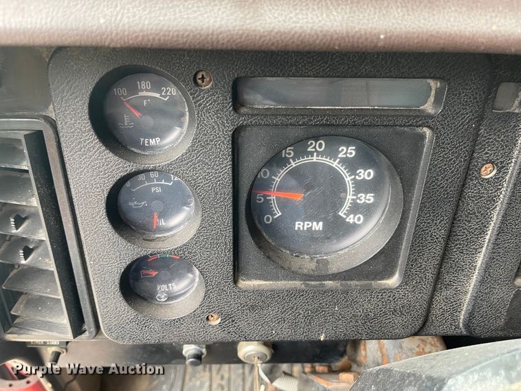 image for item LF9054 1987 International S1900  flatbed truck