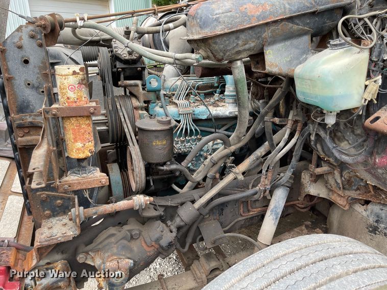 image for item LF9054 1987 International S1900  flatbed truck