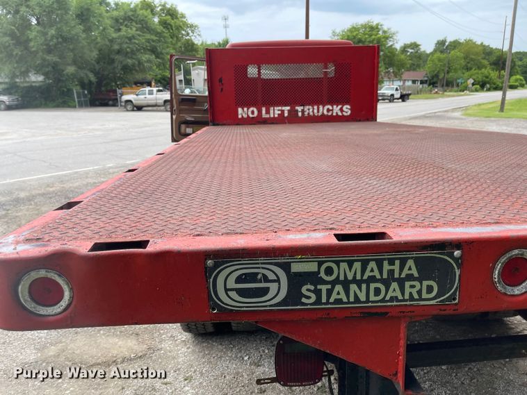 image for item LF9054 1987 International S1900  flatbed truck