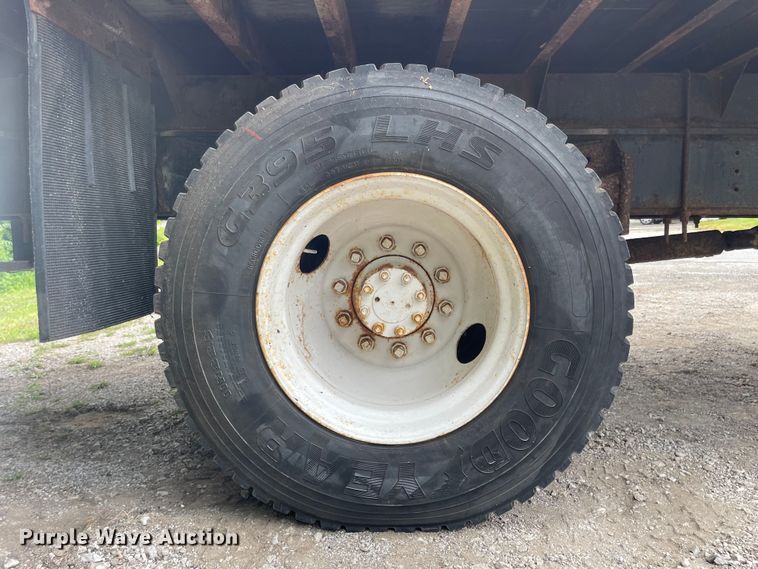 image for item LF9054 1987 International S1900  flatbed truck