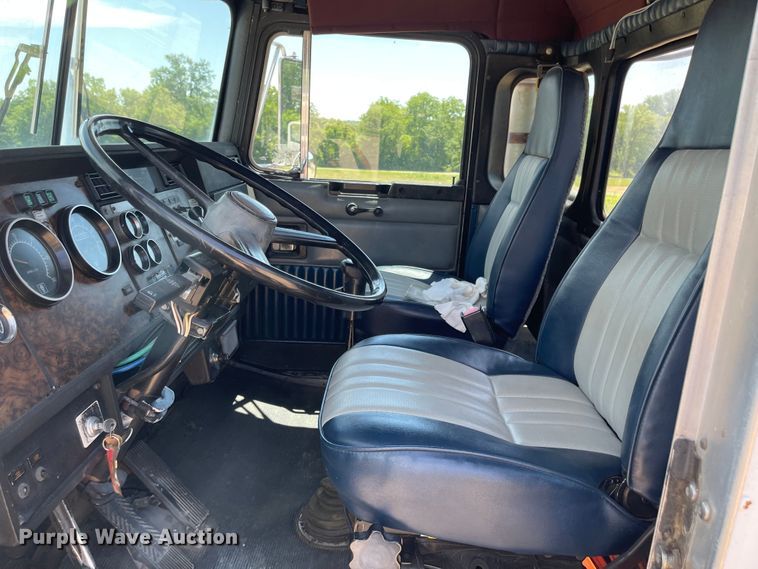 image for item LF9065 1993 Kenworth T400  crane truck