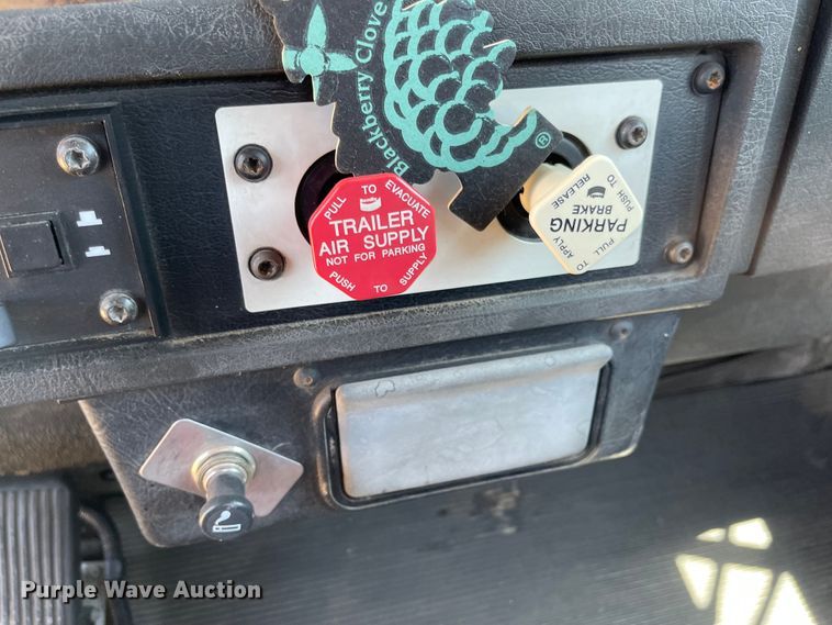 image for item LF9065 1993 Kenworth T400  crane truck