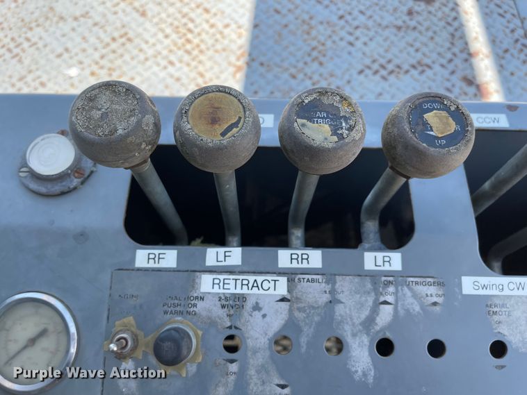 image for item LF9065 1993 Kenworth T400  crane truck