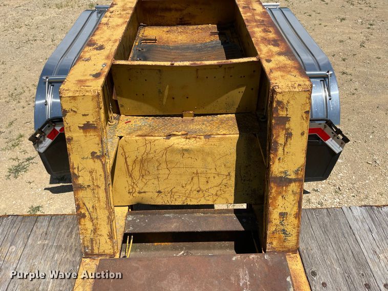 image for item LF9067 1973 Hyster  equipment trailer
