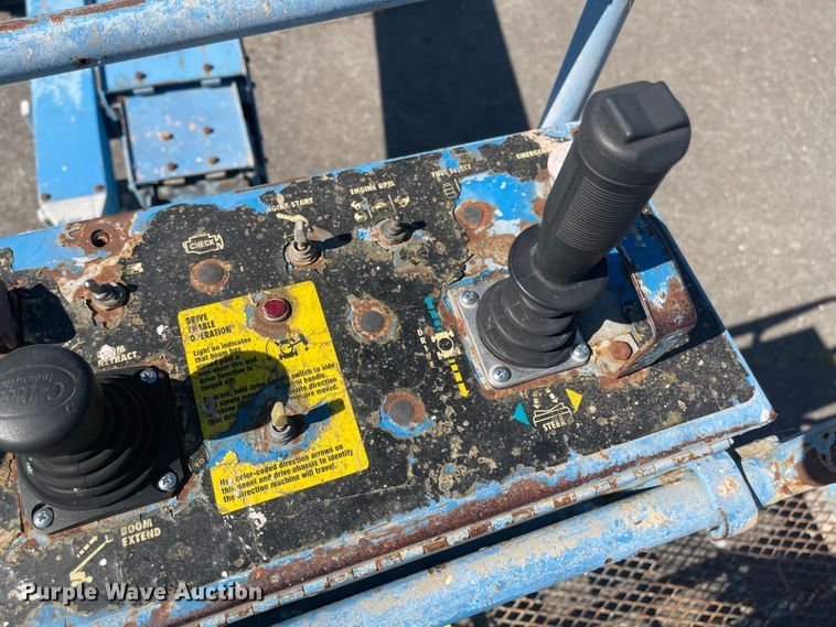 image for item LF9071 2000 Genie S-60  boom lift