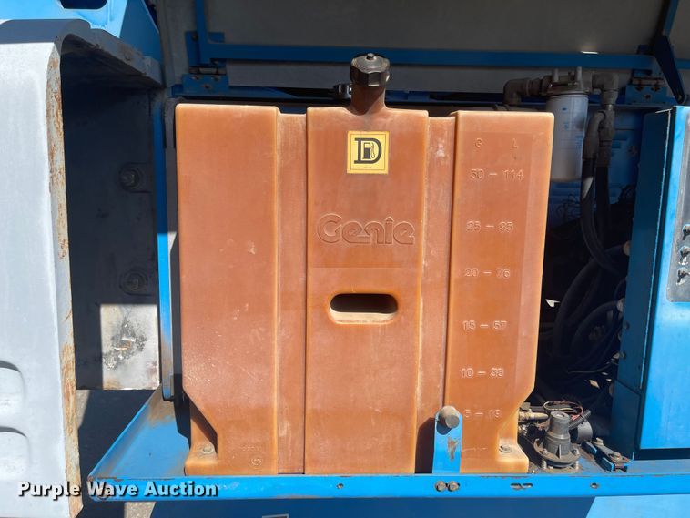 image for item LF9071 2000 Genie S-60  boom lift