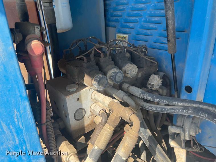 image for item LF9071 2000 Genie S-60  boom lift