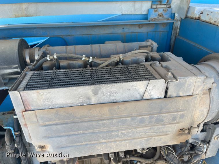 image for item LF9071 2000 Genie S-60  boom lift