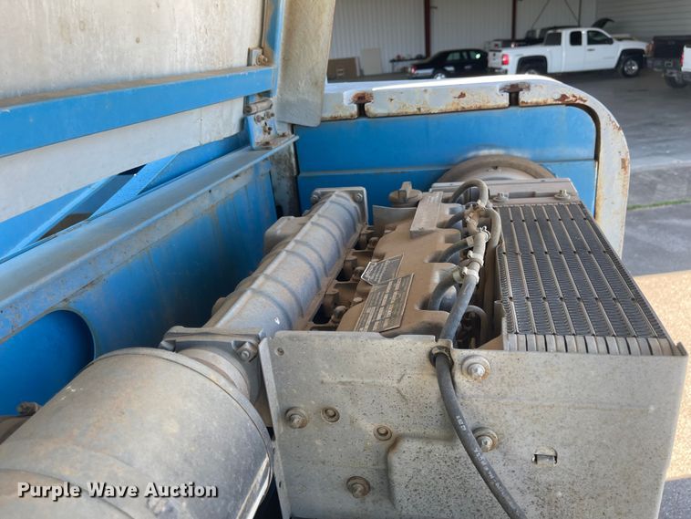 image for item LF9071 2000 Genie S-60  boom lift