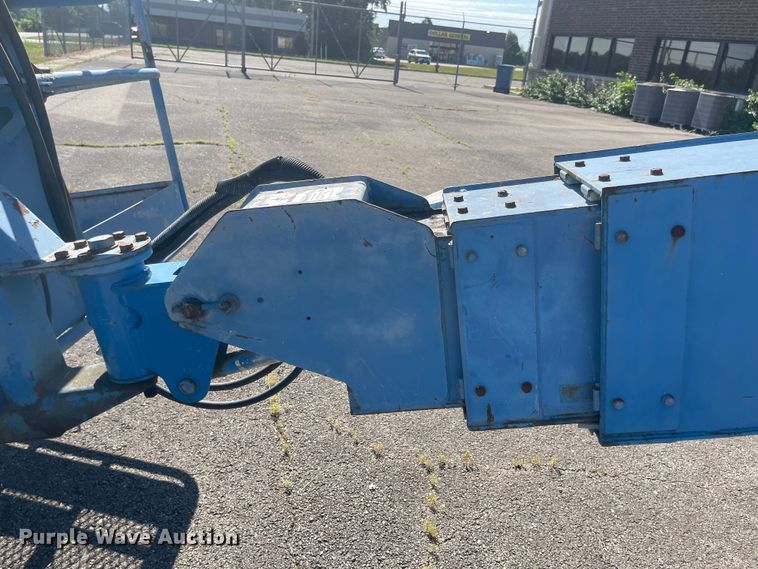 image for item LF9071 2000 Genie S-60  boom lift