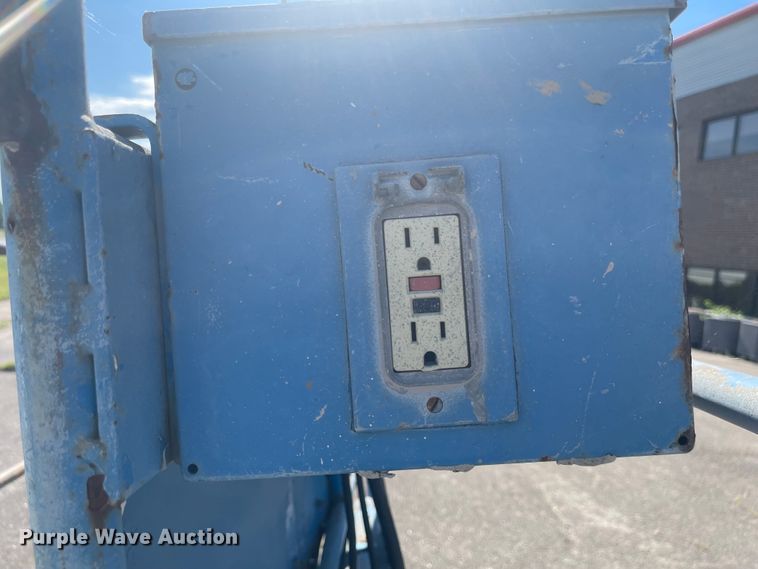 image for item LF9071 2000 Genie S-60  boom lift