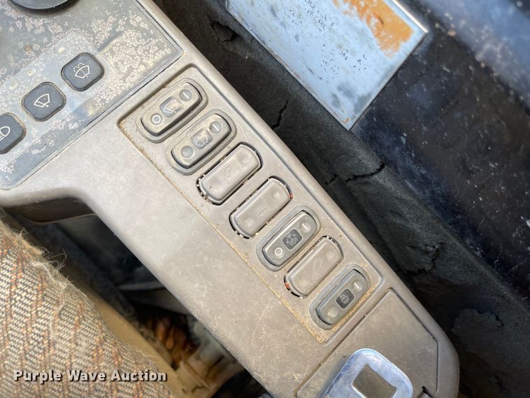 image for item LF9099 1996 Caterpillar 322BL  excavator