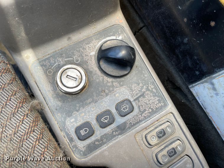 image for item LF9099 1996 Caterpillar 322BL  excavator