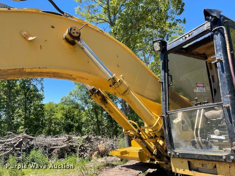 image for item LF9099 1996 Caterpillar 322BL  excavator