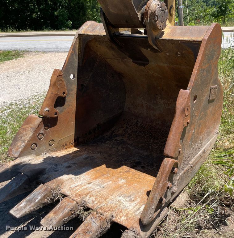 image for item LF9099 1996 Caterpillar 322BL  excavator