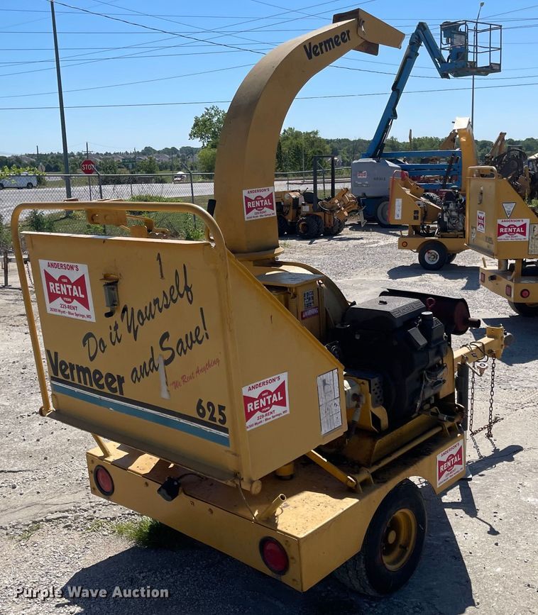 image for item LF9104 1997 Vermeer BC625  wood chipper