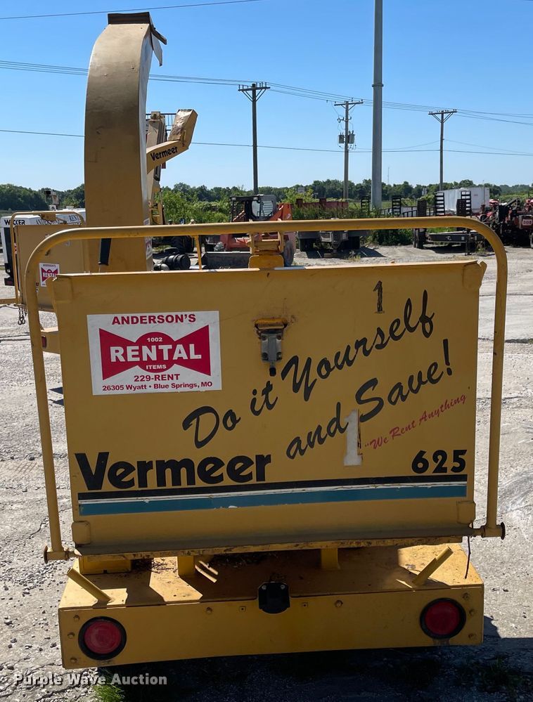 image for item LF9104 1997 Vermeer BC625  wood chipper