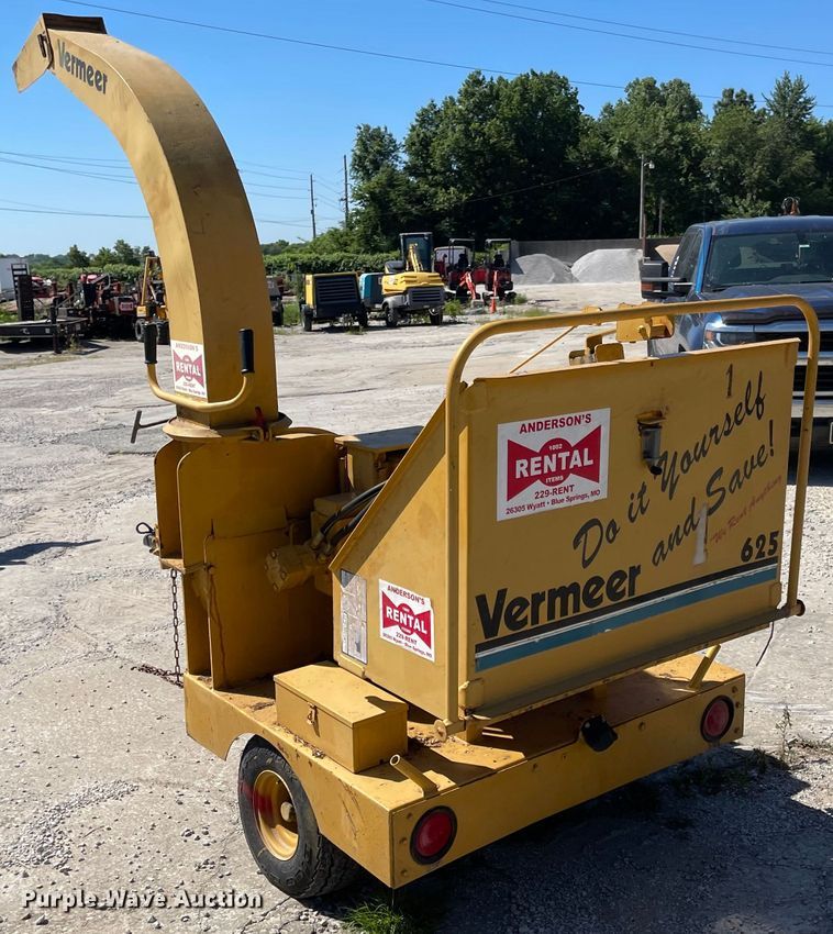 image for item LF9104 1997 Vermeer BC625  wood chipper