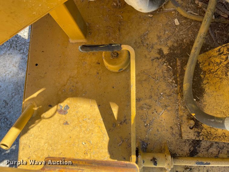 image for item LF9104 1997 Vermeer BC625  wood chipper