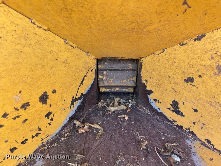 image for item LF9104 1997 Vermeer BC625  wood chipper