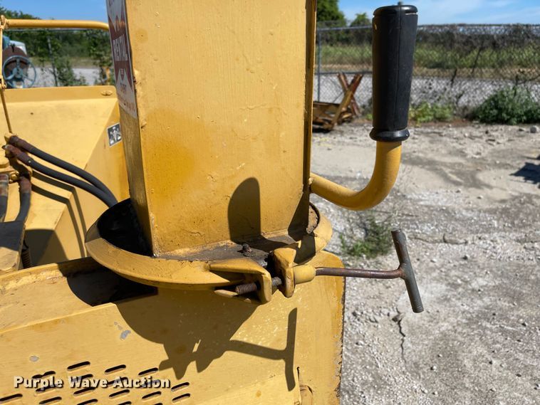 image for item LF9104 1997 Vermeer BC625  wood chipper