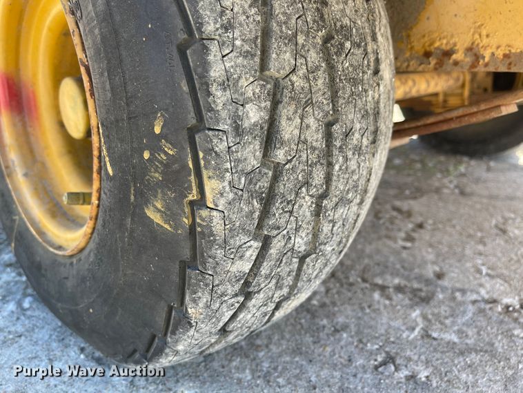 image for item LF9104 1997 Vermeer BC625  wood chipper